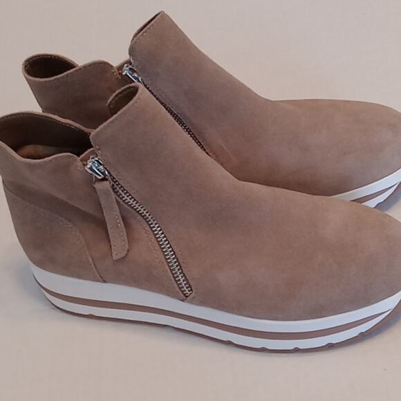 NWOT Steve Madden Women's Size 8.5 Glided Unit Platform High-Top Sneaker. - Picture 2 of 8